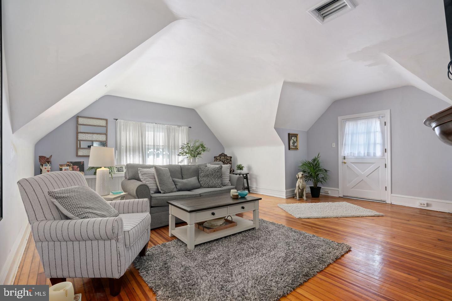 118 Montrose Avenue #c