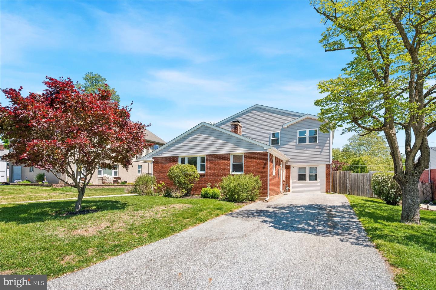 2211 Dickens Lane