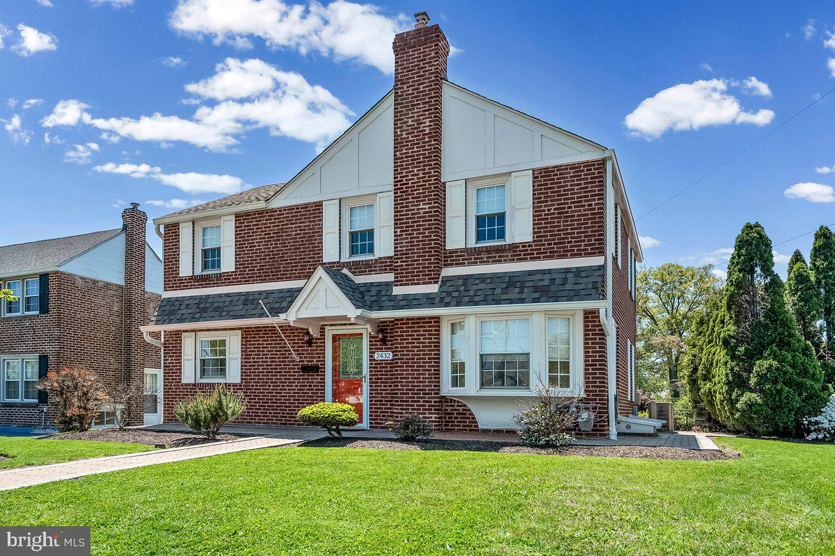 2432 W Chester Pike, Broomall