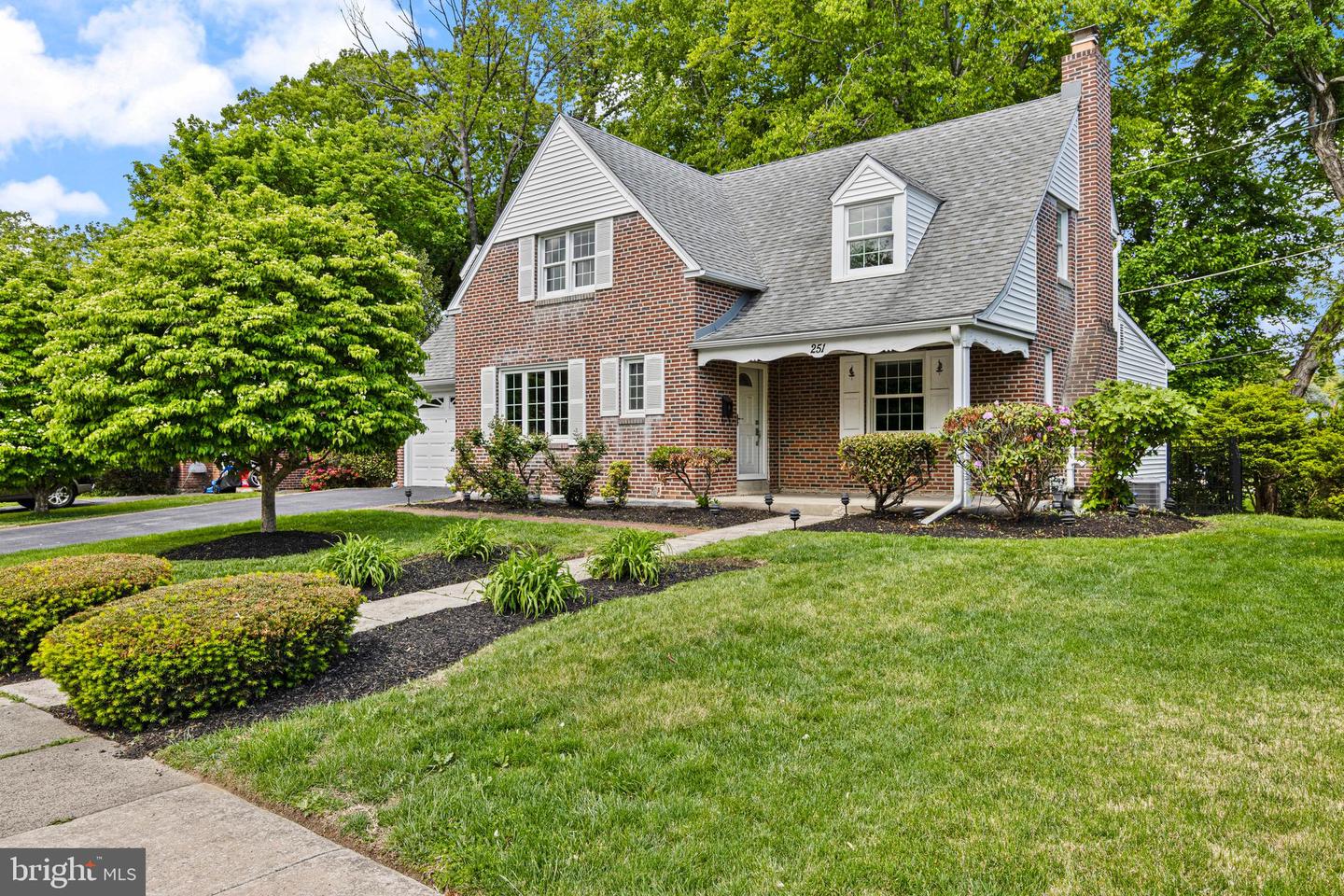 251 School Lane, Springfield