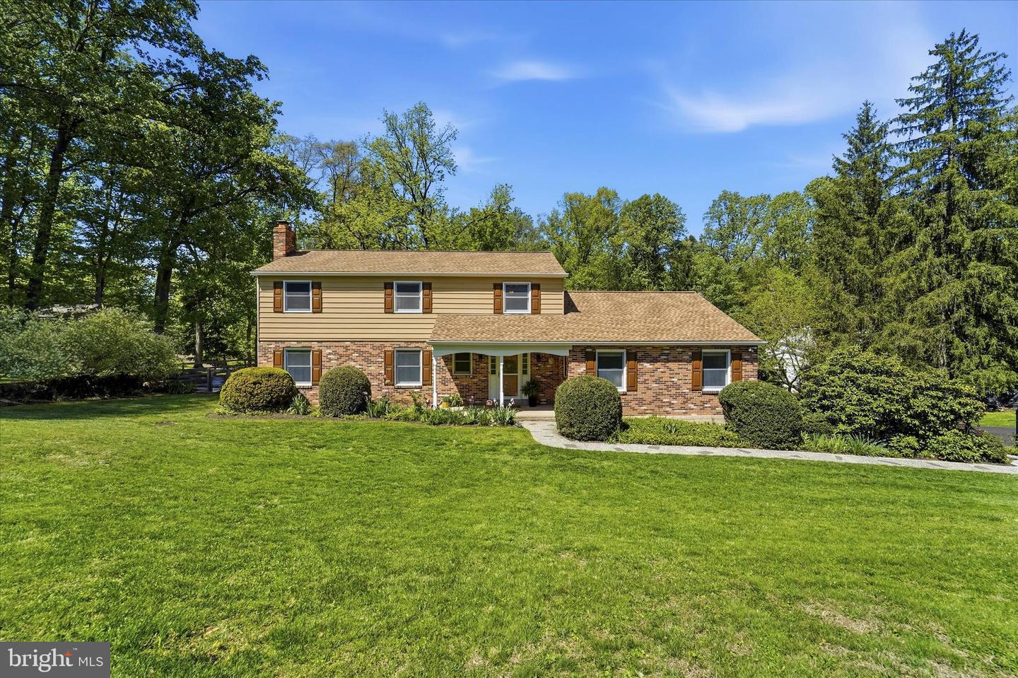 2 Woodbriar Drive, Media