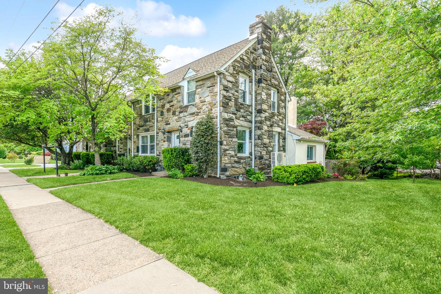 212 E Woodland Avenue, Springfield