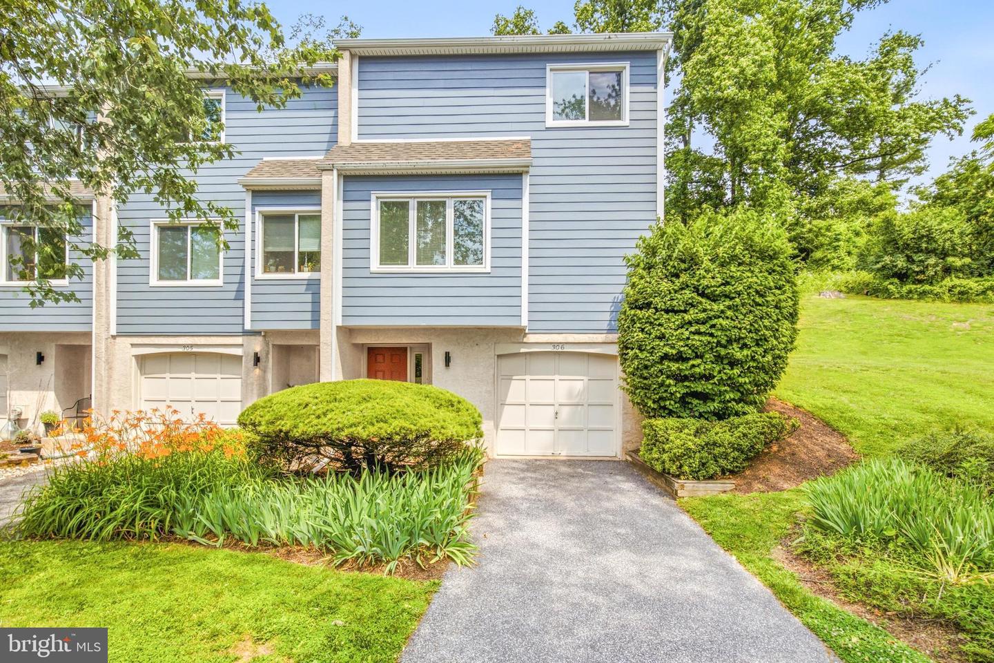 306 S Point Drive #306