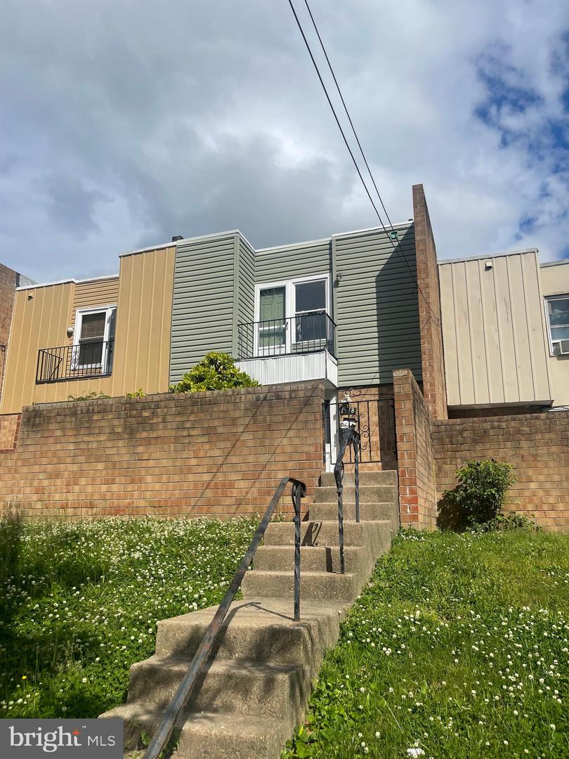 1348 W 7th Street