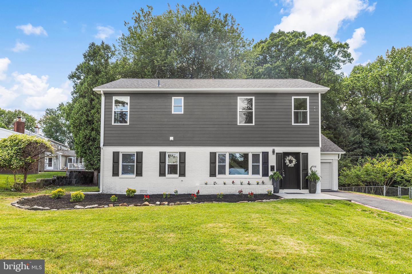 2016 Woodside Lane