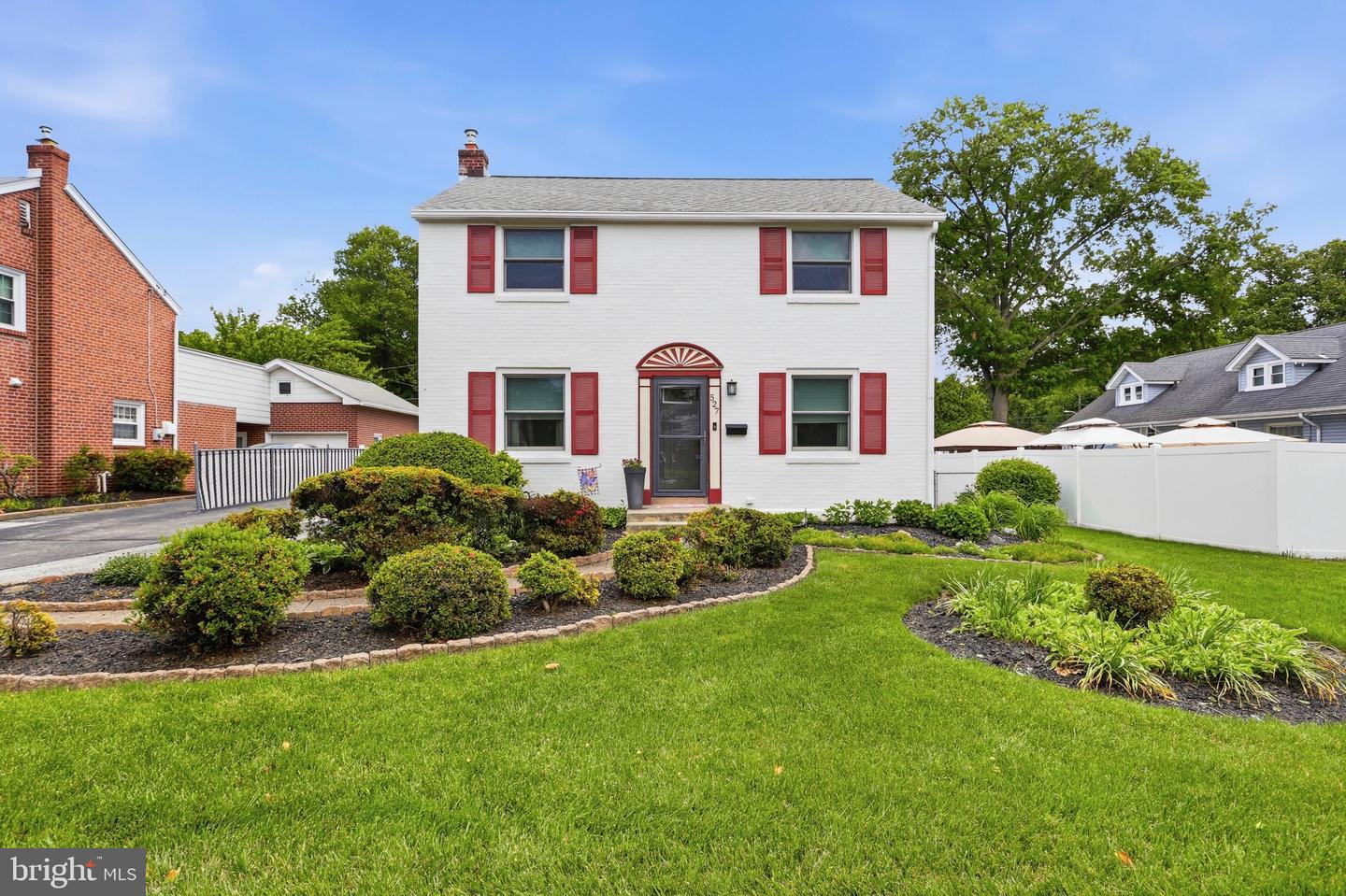 527 Saxer Avenue, Springfield