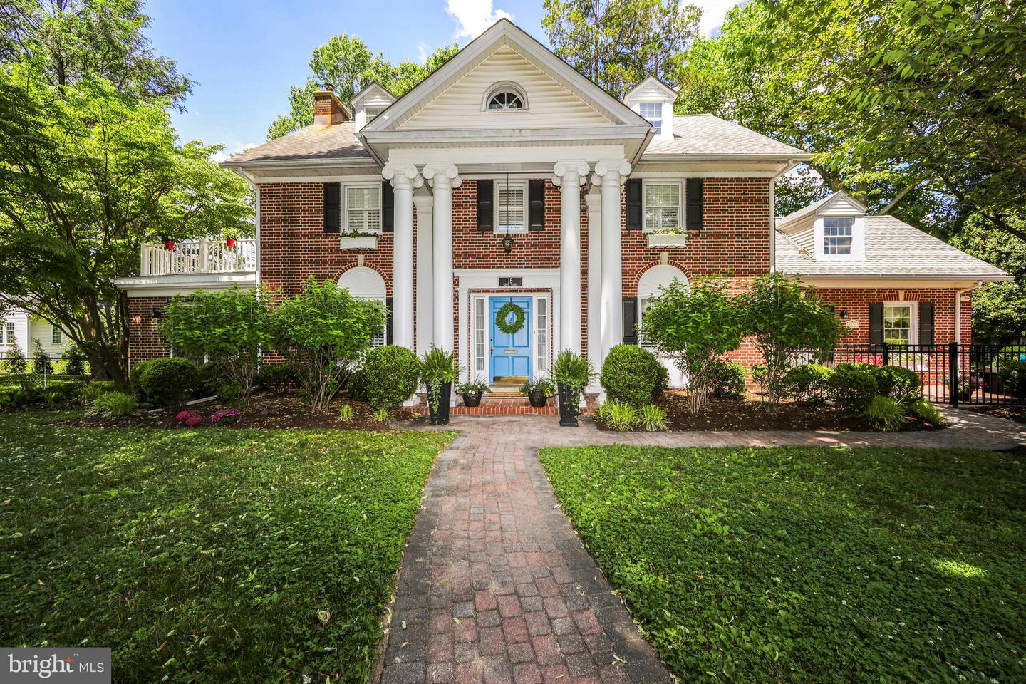 15 Crest Lane