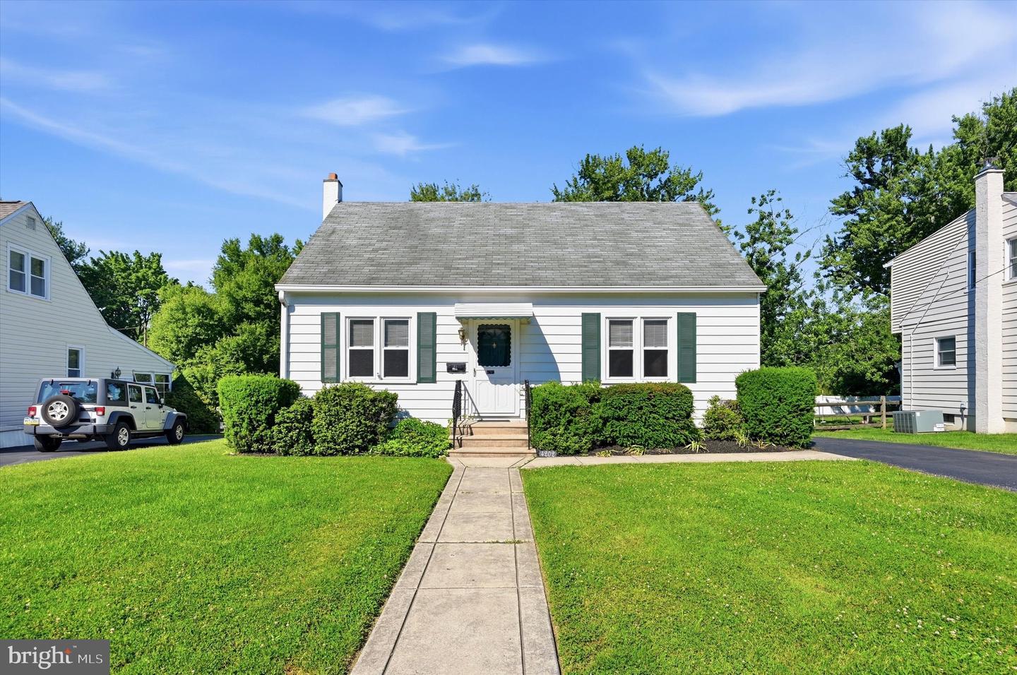 4202 Woodland Avenue, Brookhaven