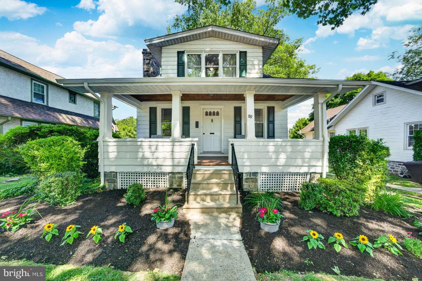 89 Saxer Avenue