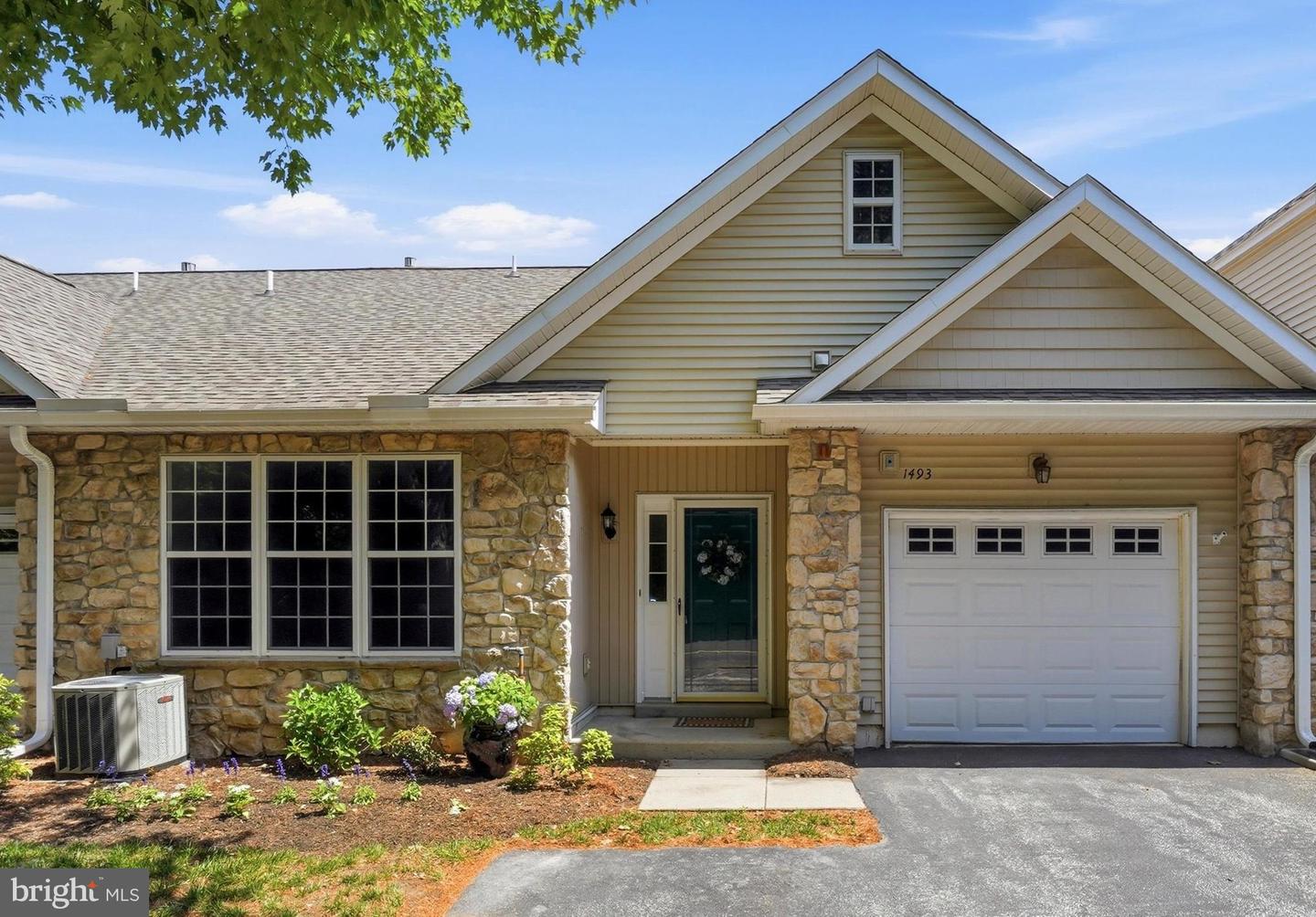 1493 Country Club Drive, Springfield