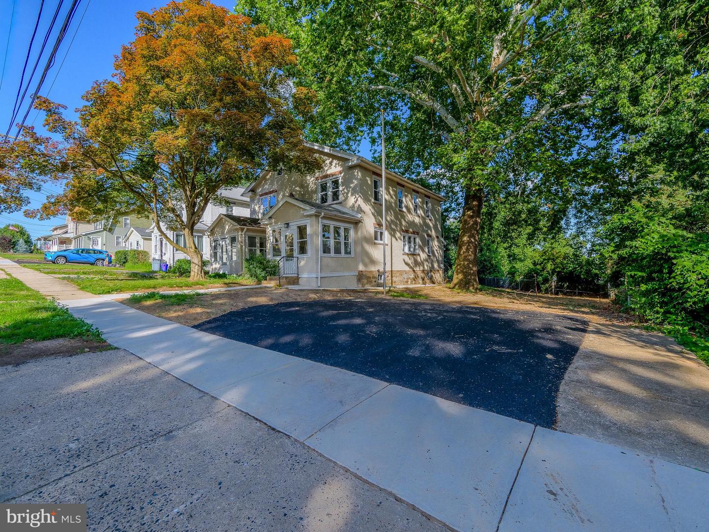 624 Seneca Avenue