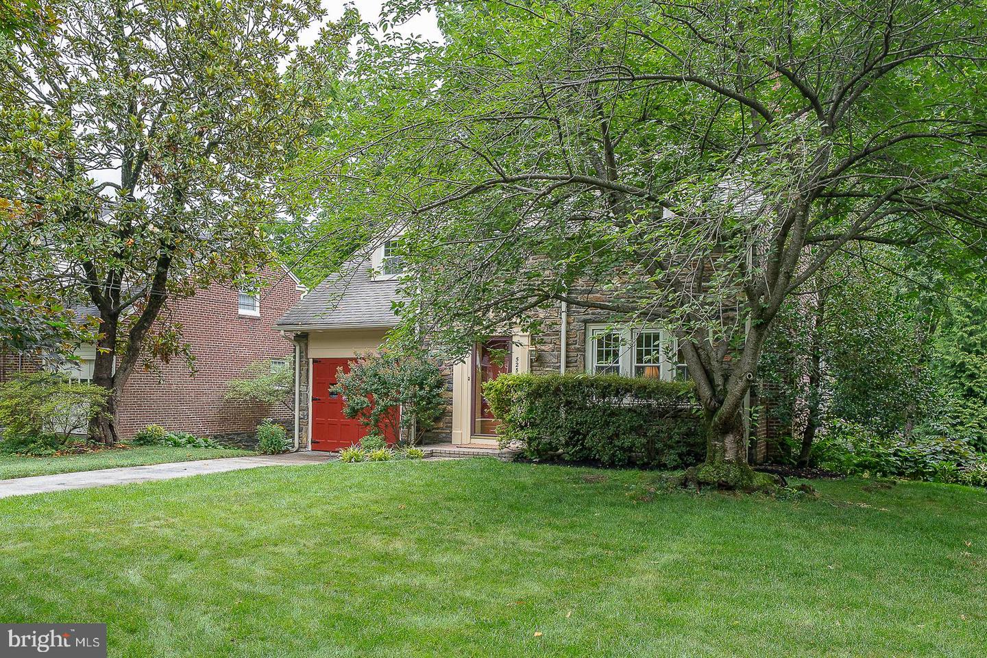 525 W Beechtree Lane