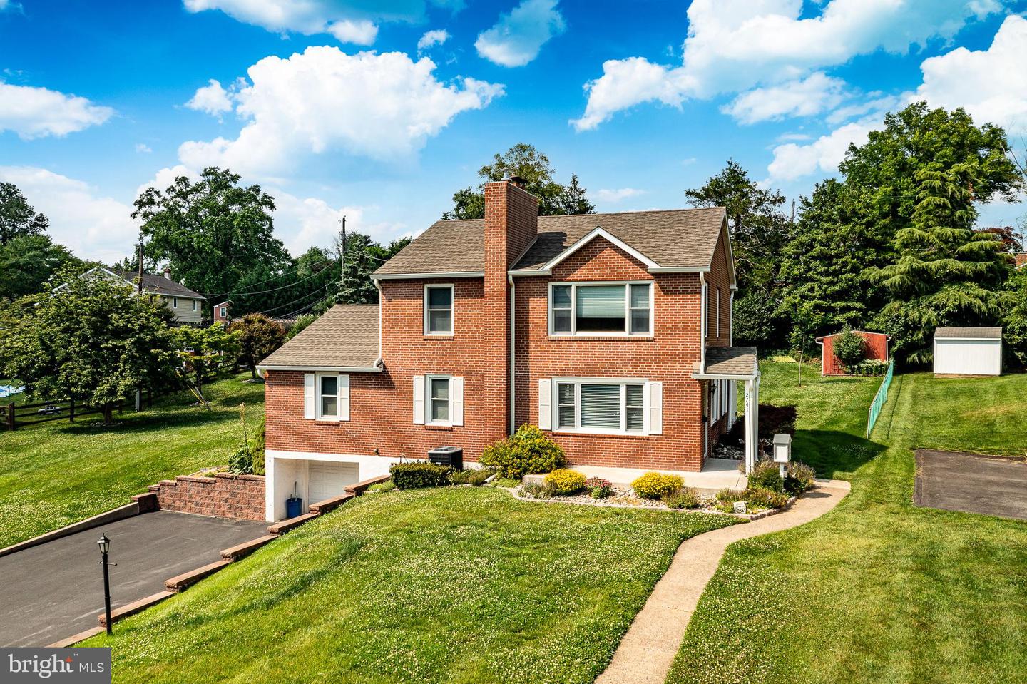 2741 Hillview Road