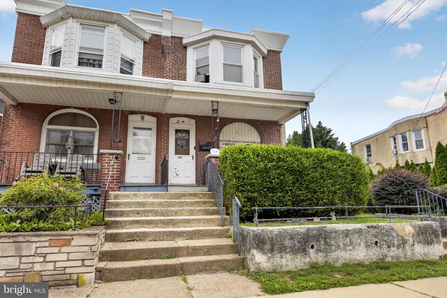 1245 E 11th St