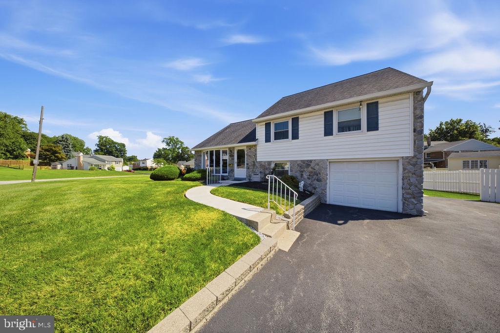 855 Rhoads Drive, Springfield
