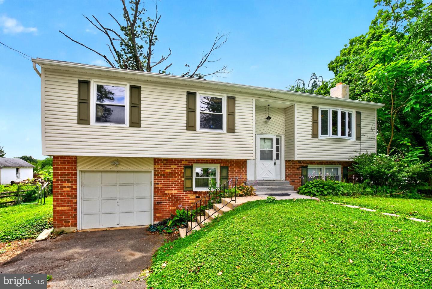 1745 Larkin Road