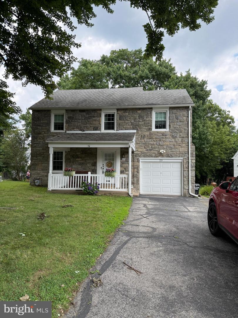 23 W Woodland Avenue