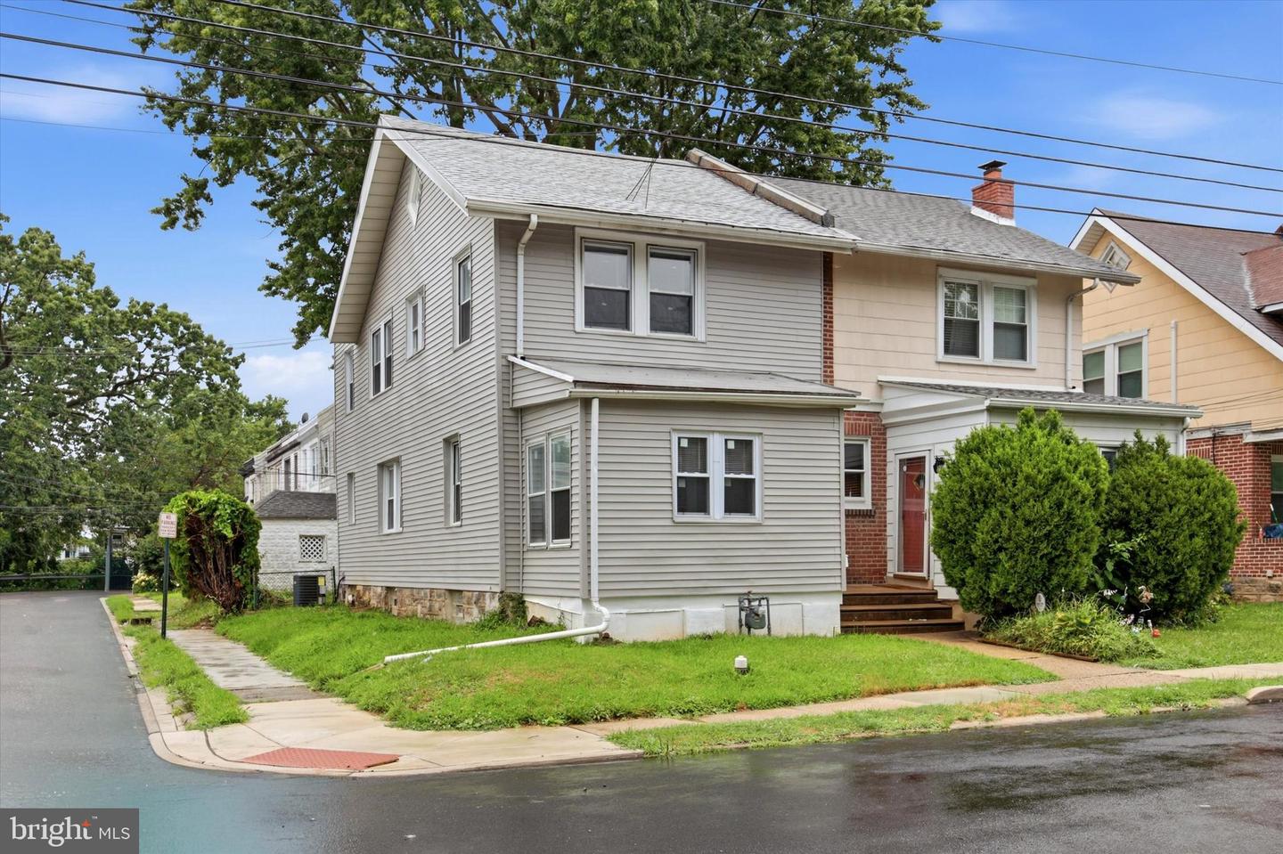 216 Woodlawn Avenue