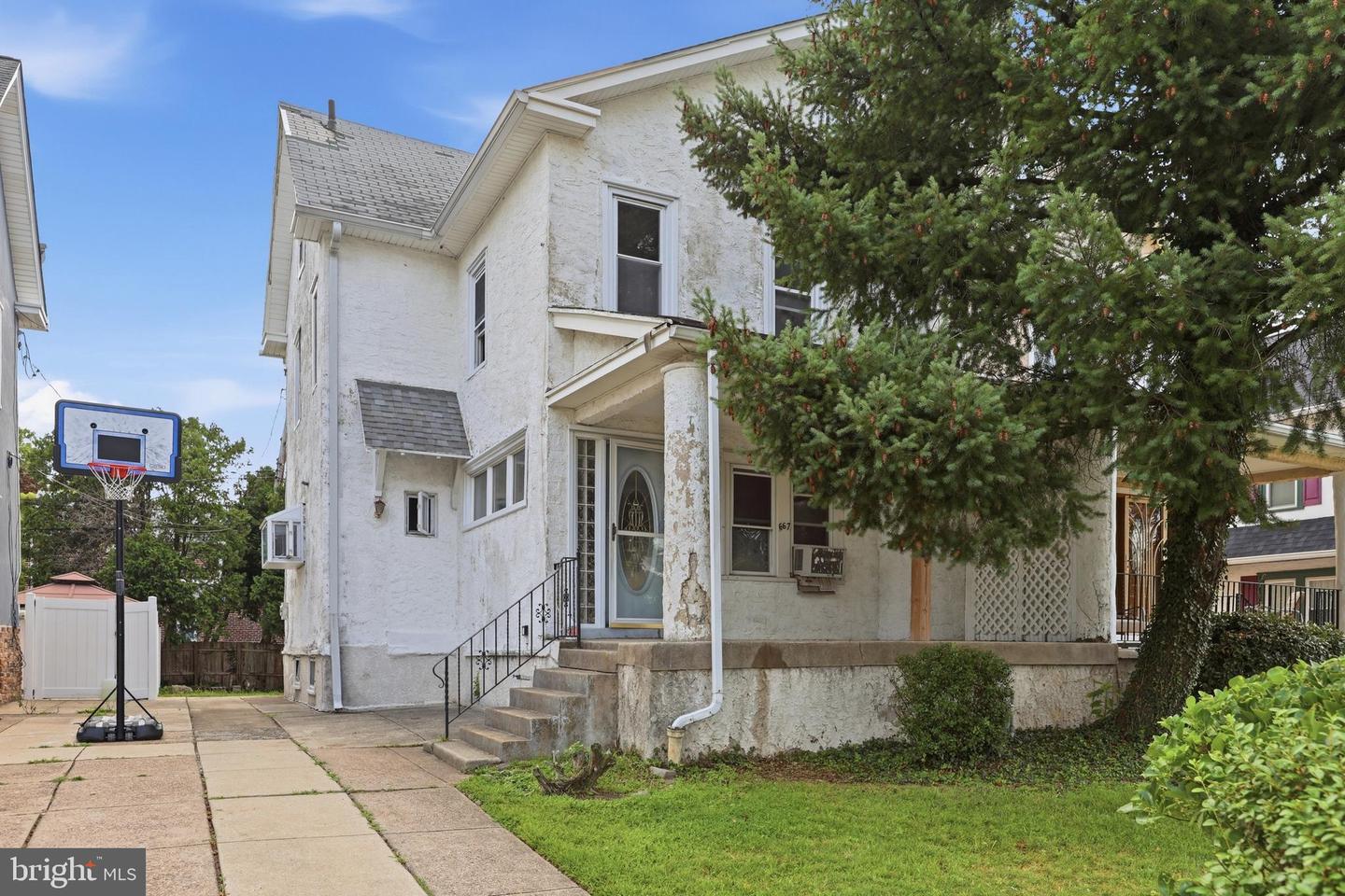 667 Rose Street