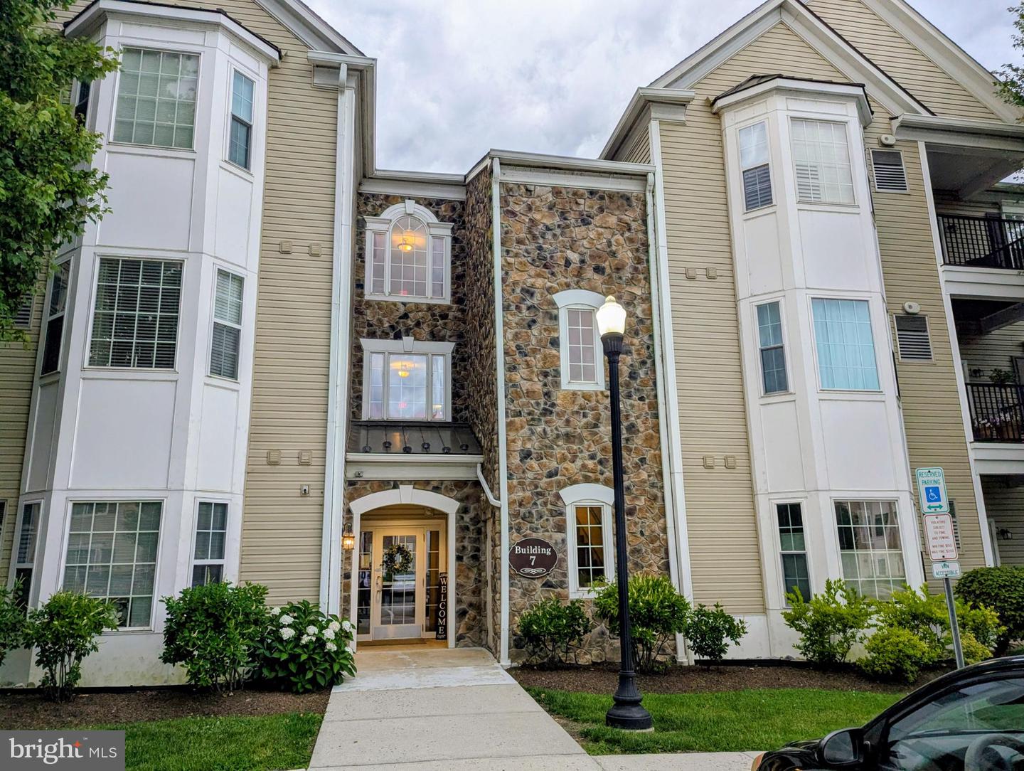 734 Creekside Drive