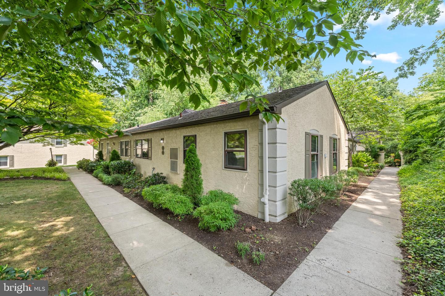 21 Summit, Bryn Mawr