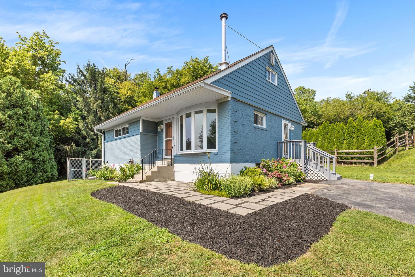 6 Meadowbrook Lane