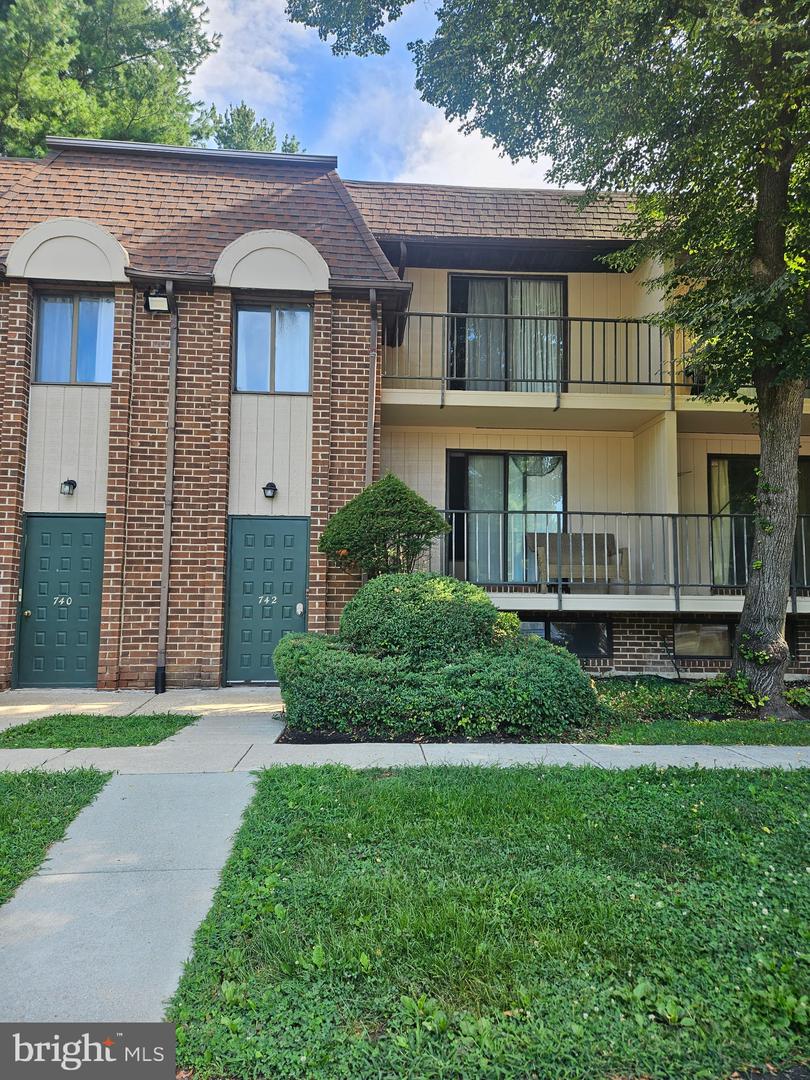 742 Putnam Boulevard