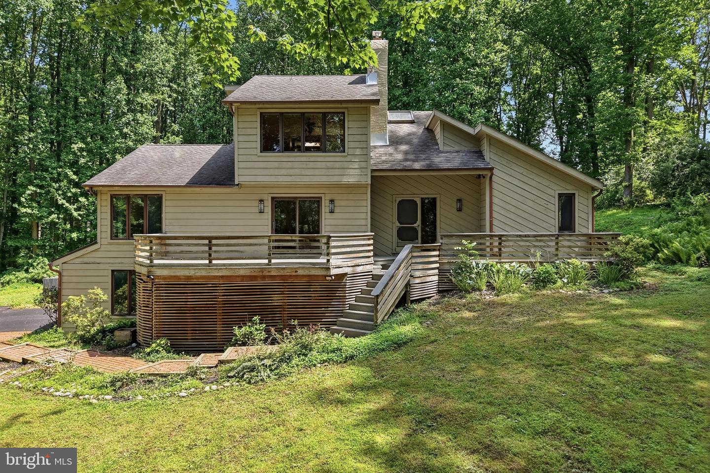 3 Upper Bank Drive