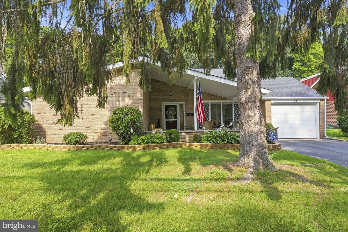 44 S Brookside Road