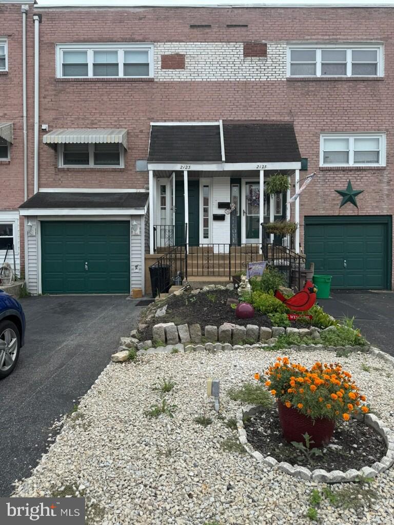 2123 Ravenwood Road