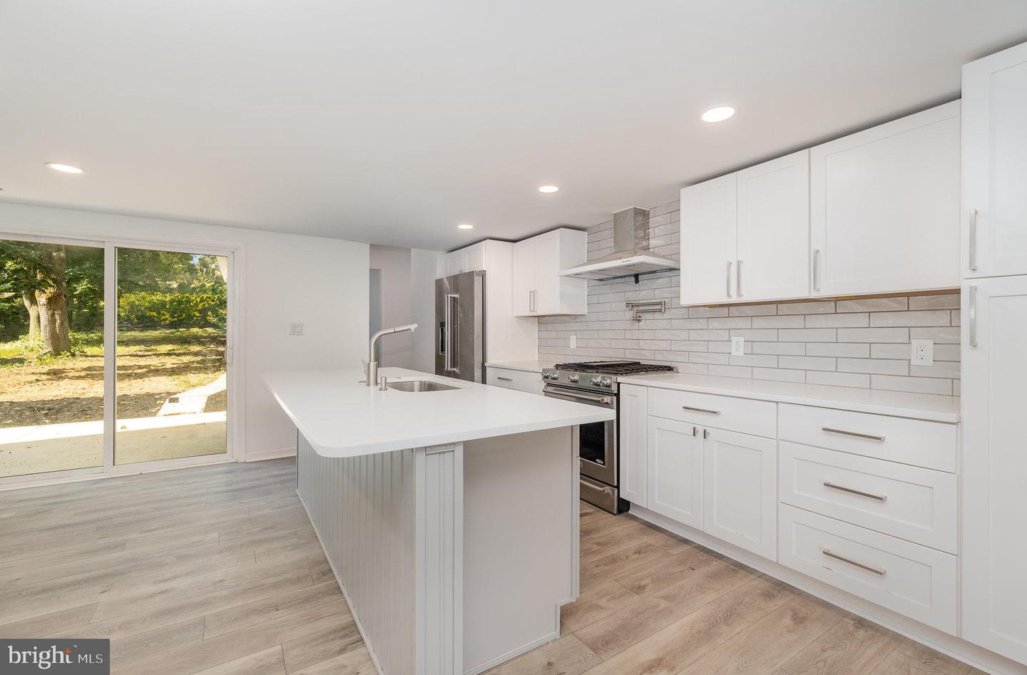 7185 Lincoln Way West, Saint Thomas