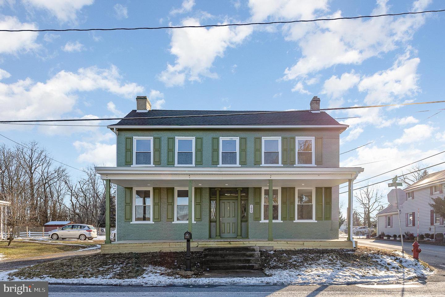 180 W Main Street, Fayetteville