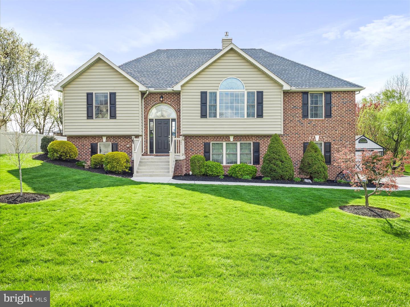 1362 Hunters Chase, Chambersburg