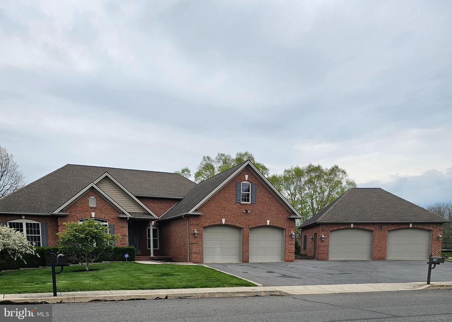 344 Moss Spring Avenue, Greencastle