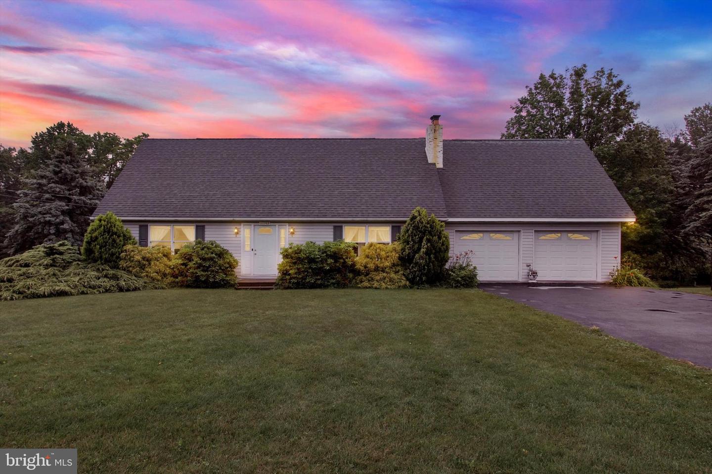 10743 South Mountain Road, South Mountain