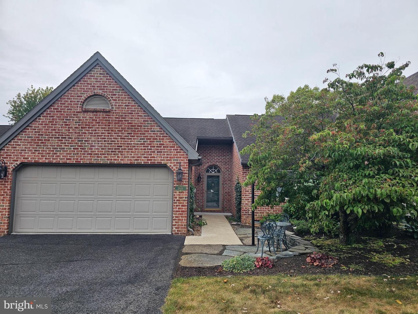 1608 Linmar Drive, Chambersburg