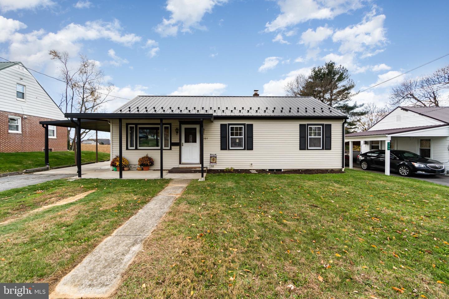 384 W Main Street, Fayetteville