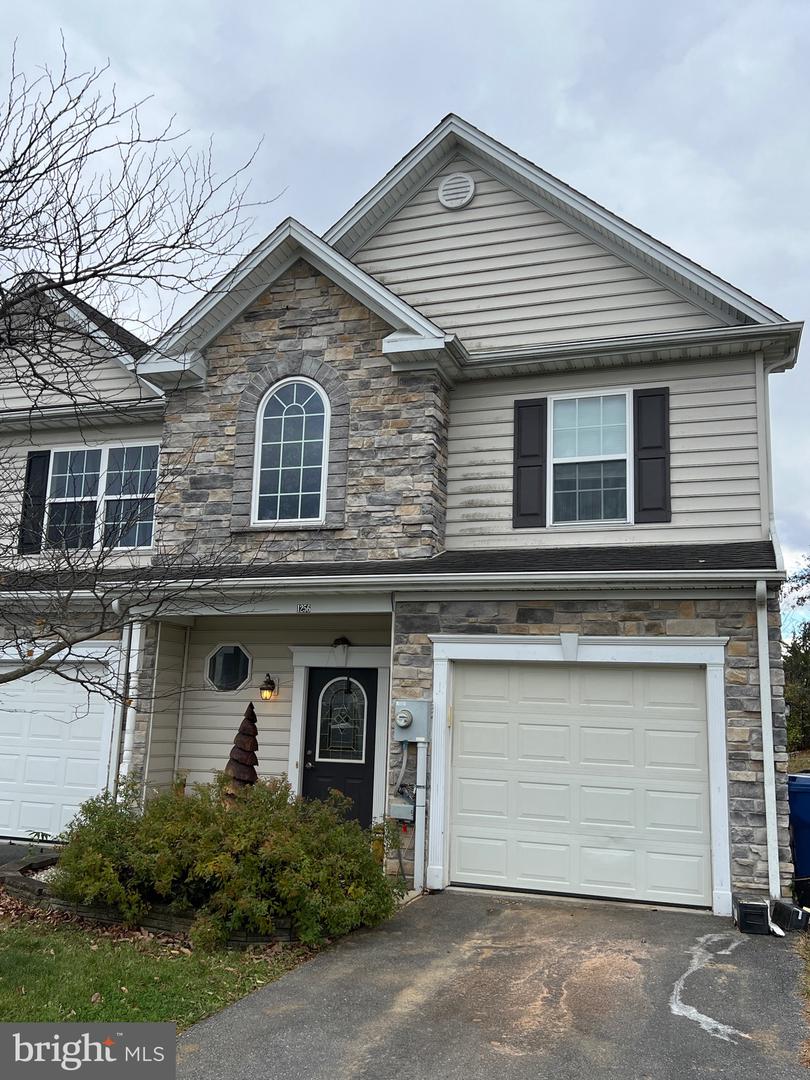 1256 Emilys Court, Greencastle