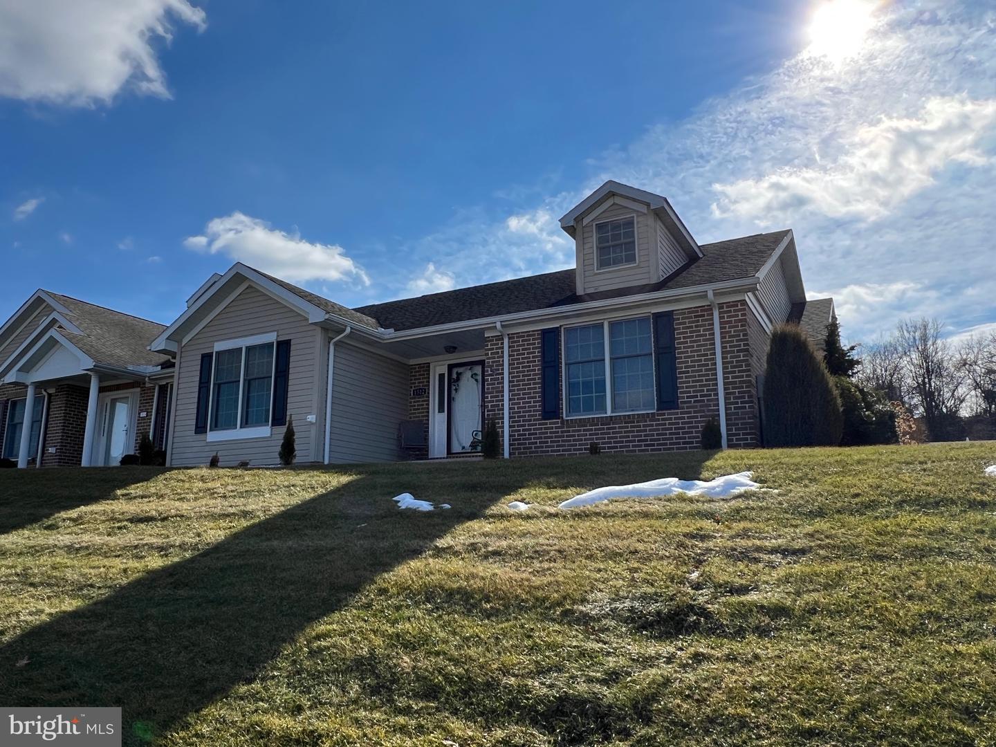 1512 Spring Side Drive E, Chambersburg