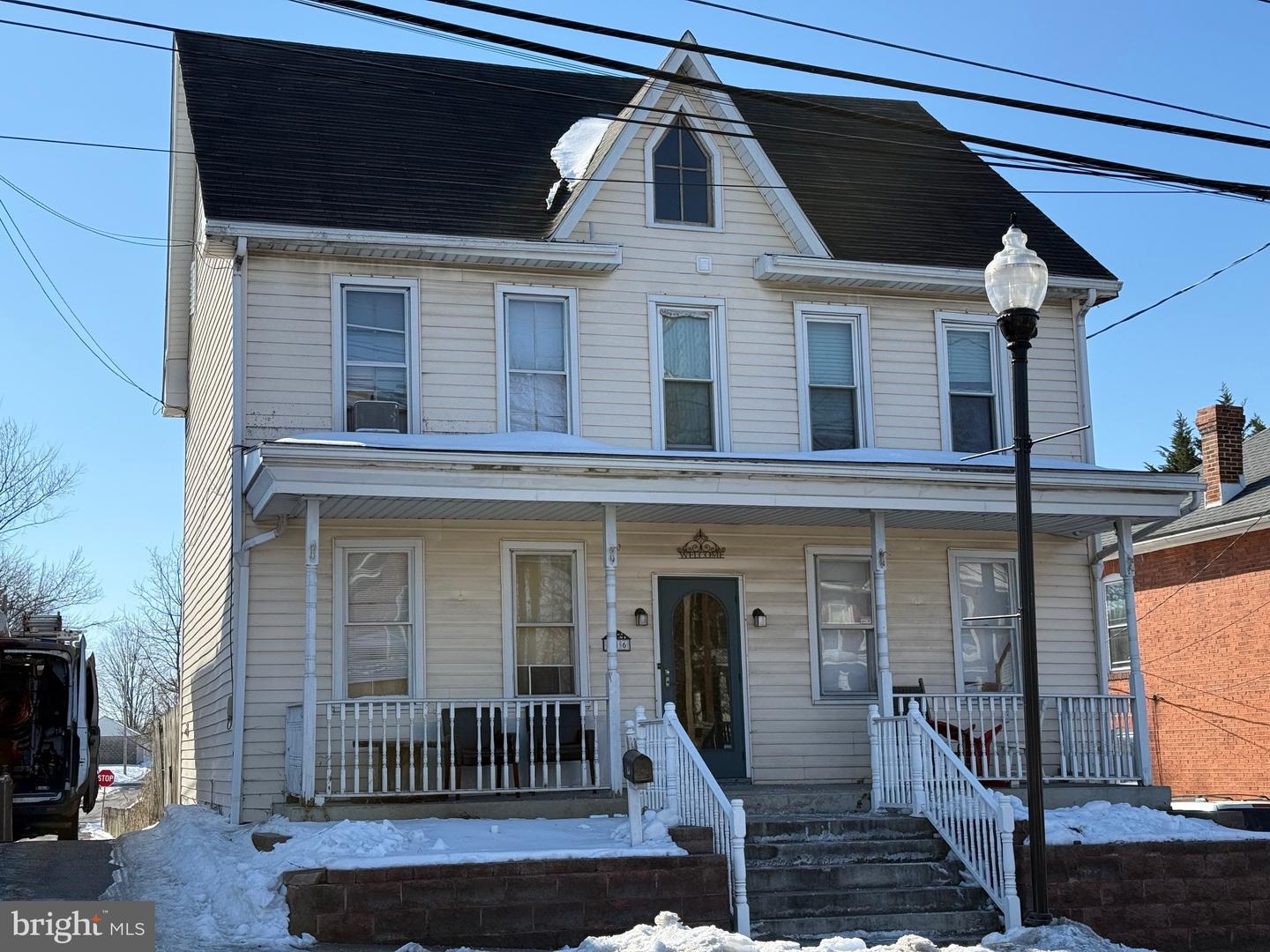 416 W Main St