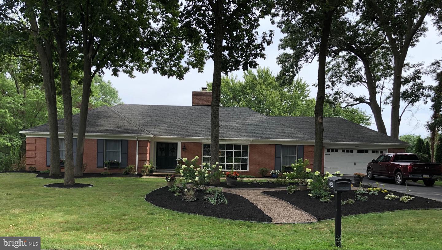 6052 Fairway Drive W, Fayetteville
