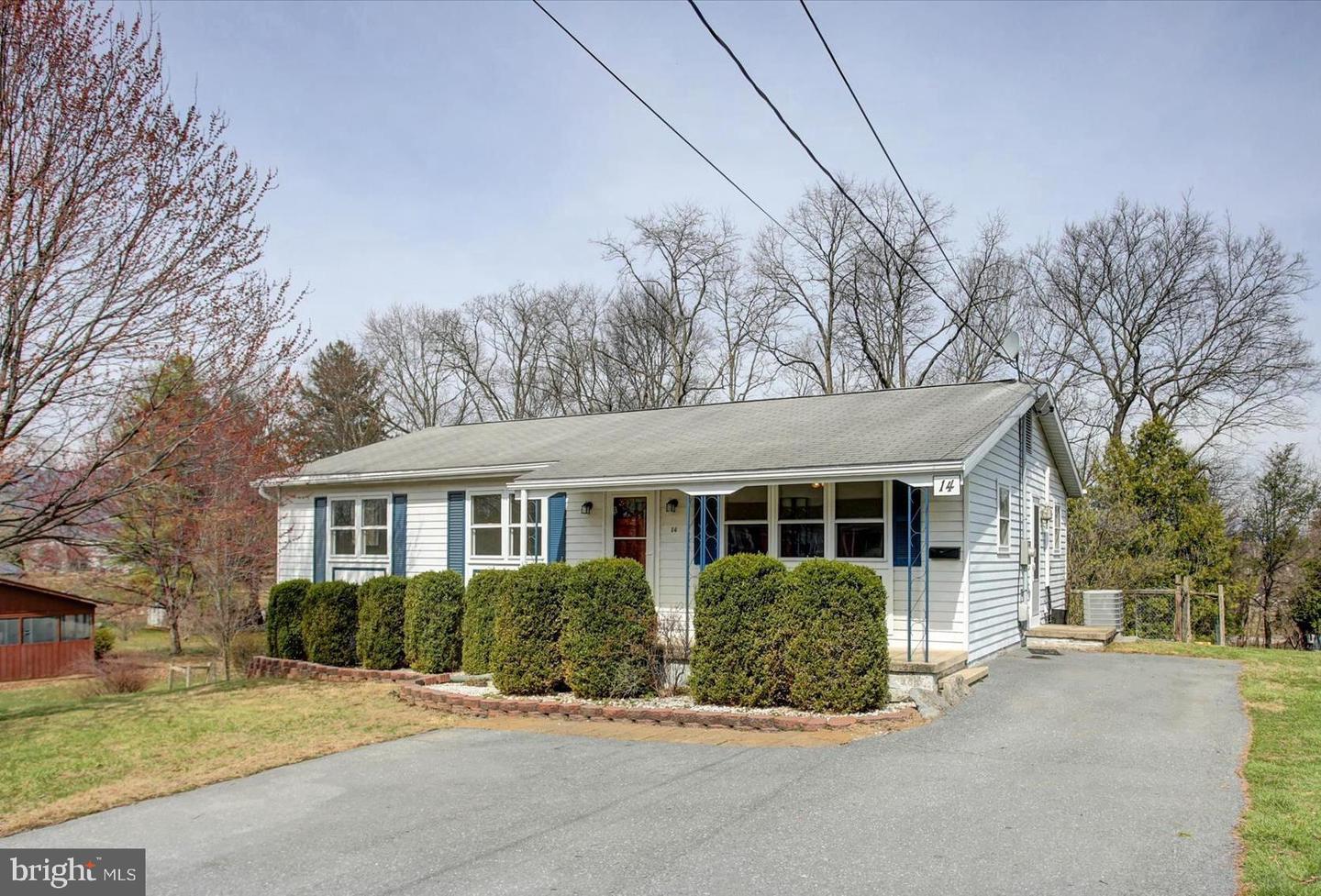 14 W Grandview Avenue, Mercersburg