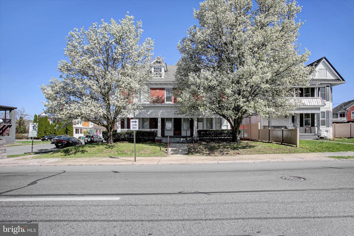 425 Lincoln Way West
