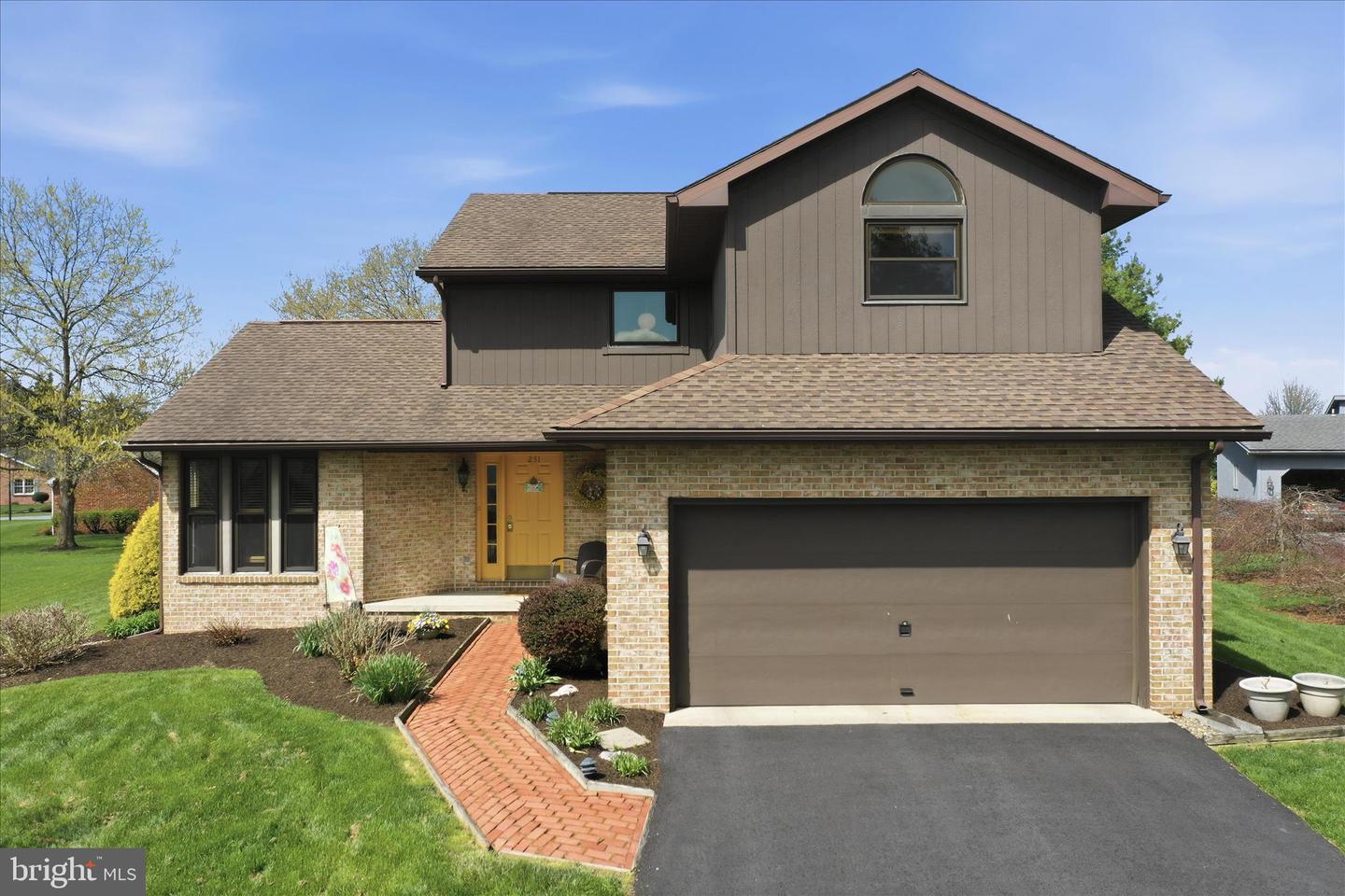 251 Stonegate Circle North N, Chambersburg