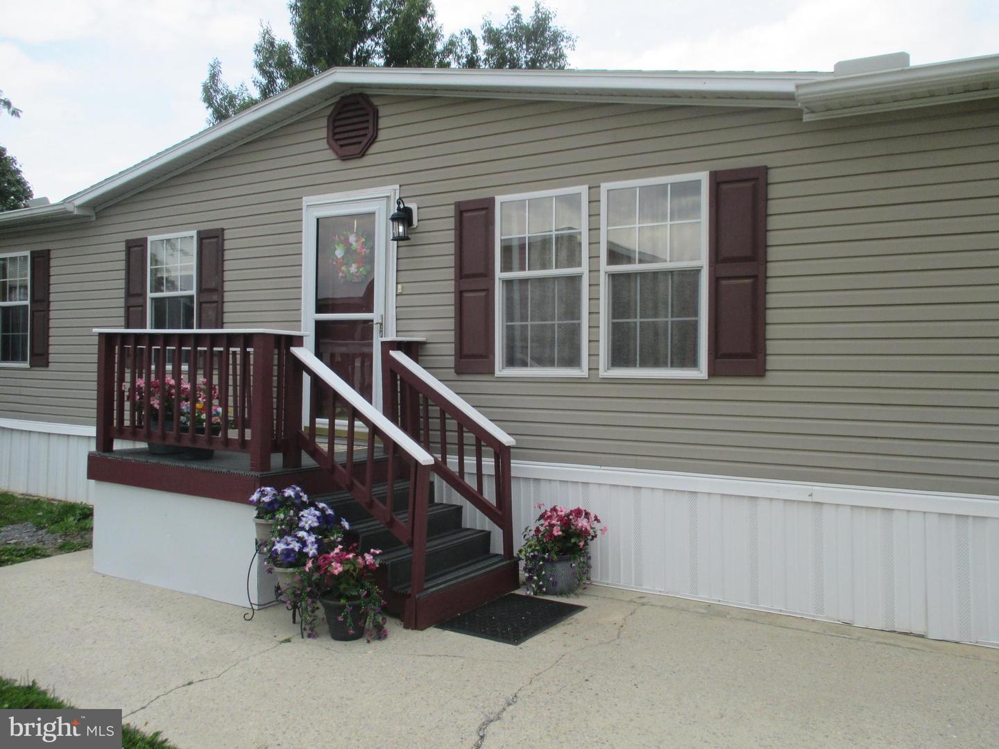284 Waverly Court