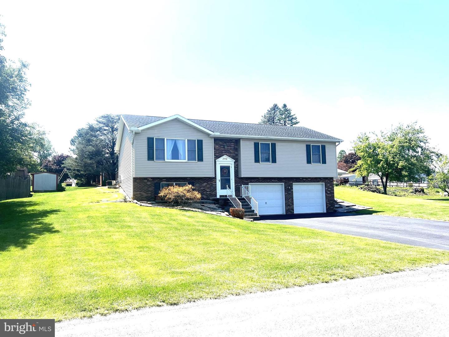 1572 Buttercup Drive, Chambersburg