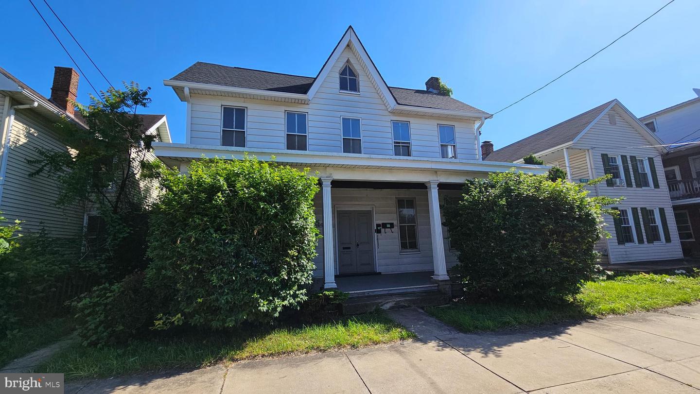 446 E Queen Street