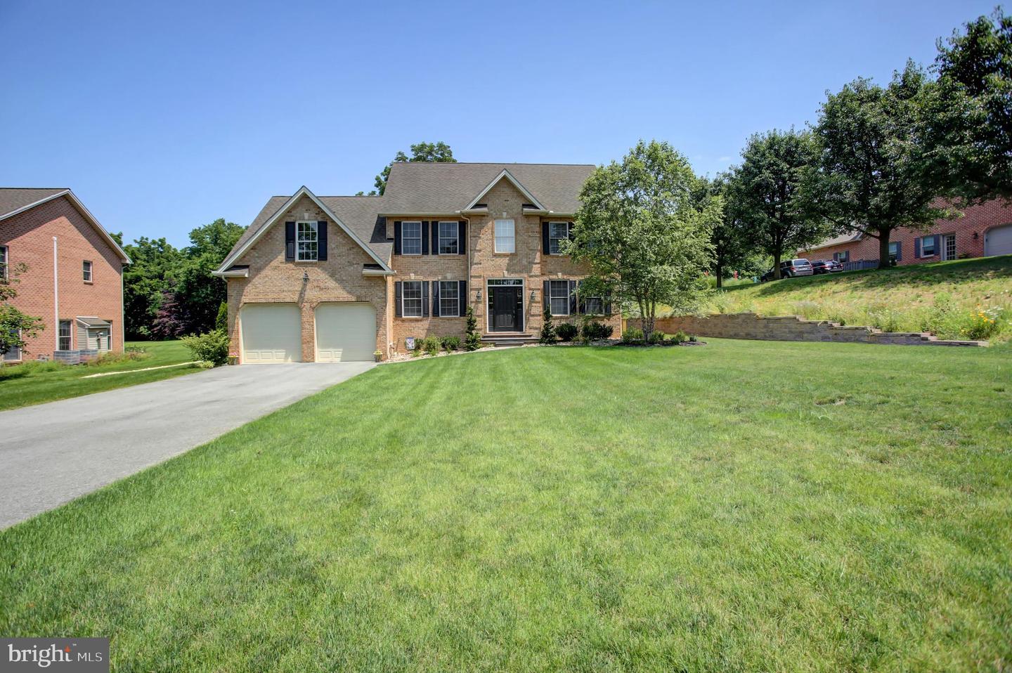 382 Moss Spring Avenue, Greencastle