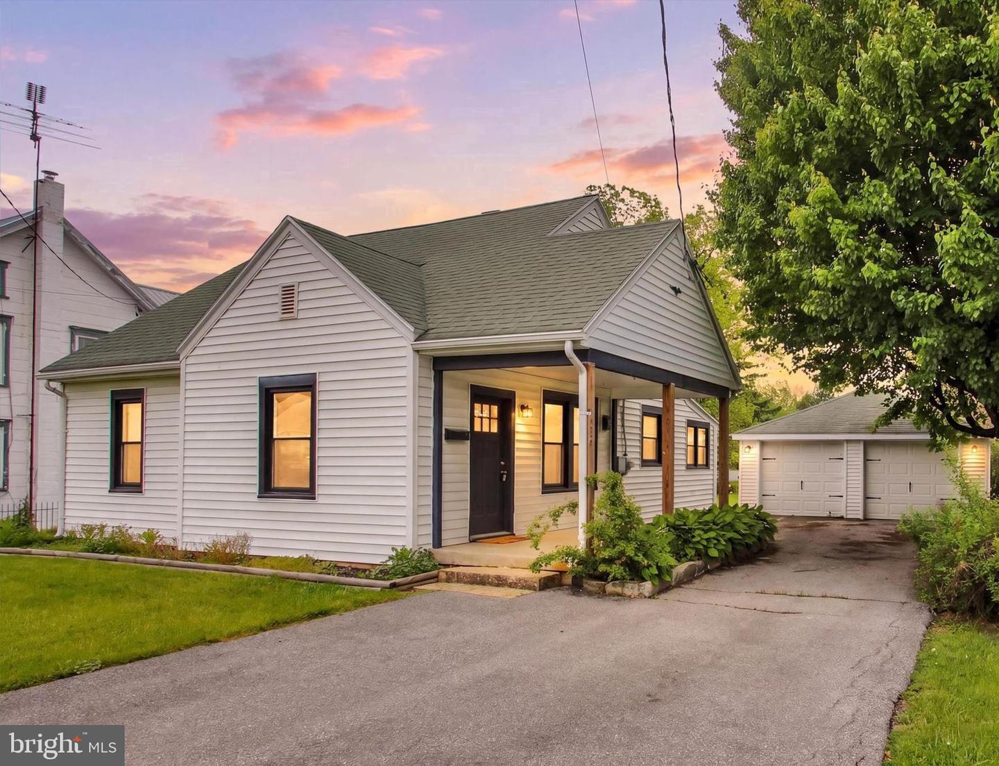 255 W Main Street, Fayetteville