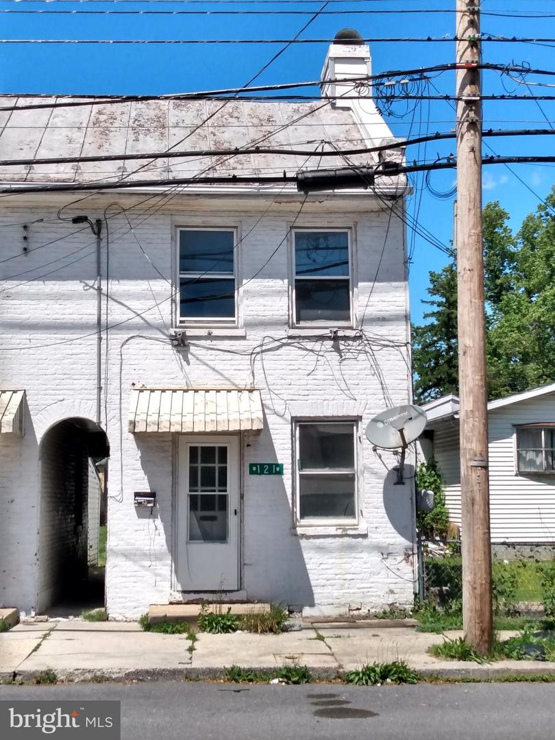 121 W King Street